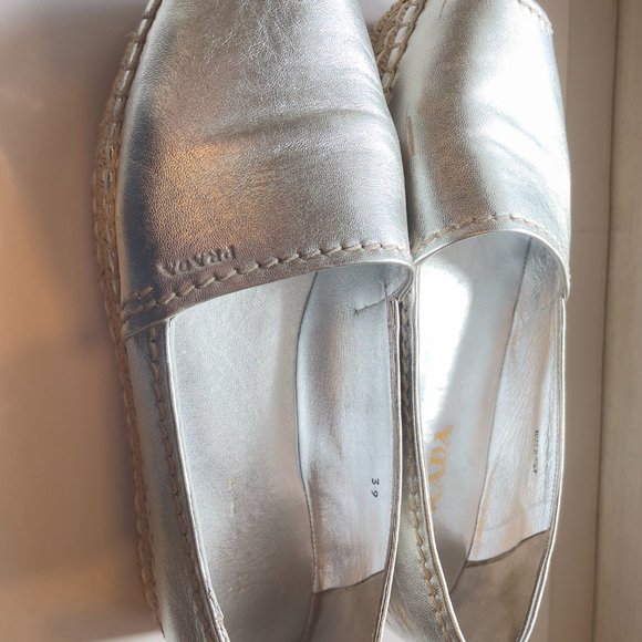 Prada Leather Espadrilles TRENDING PRADA Leather Espadrilles Size: 9 | IT 39 - Picture 2 of 8